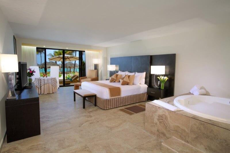 Grand Ocean Room with King Size bed and beautiful view in Hotel Grand Oasis Tulum