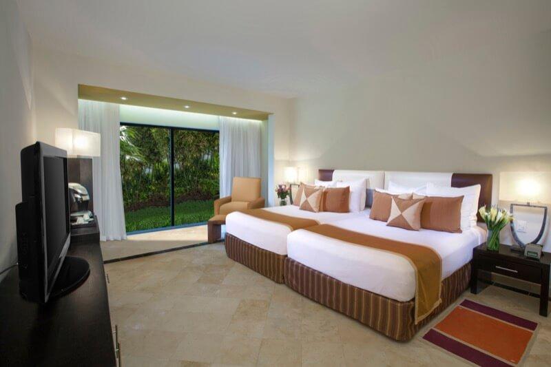 Habitacion Ocean con cama King Size y hermosa vista en Hotel Grand Oasis Tulum