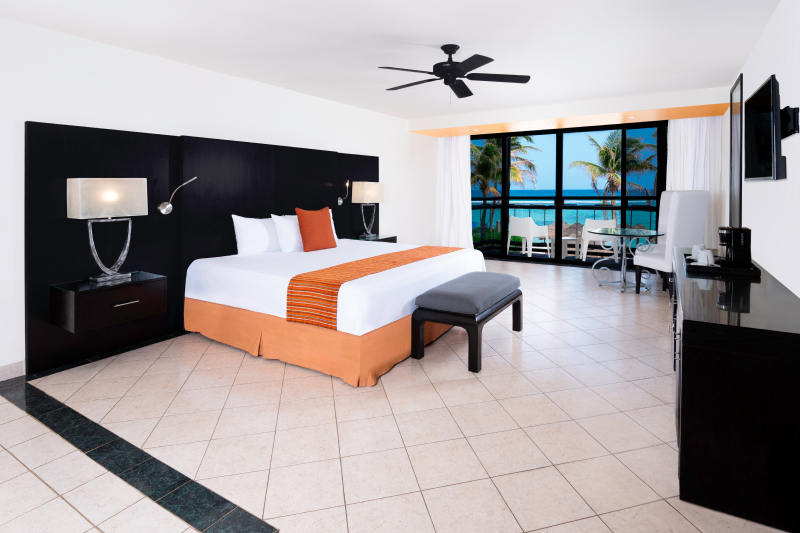 Habitacion Grand Ocean com cama King Size e bela vista no Hotel Grand Oasis Tulum
